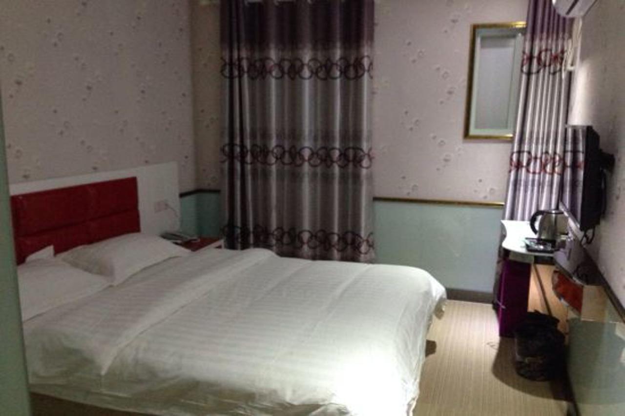 Aiyi Business Hotel 2*
